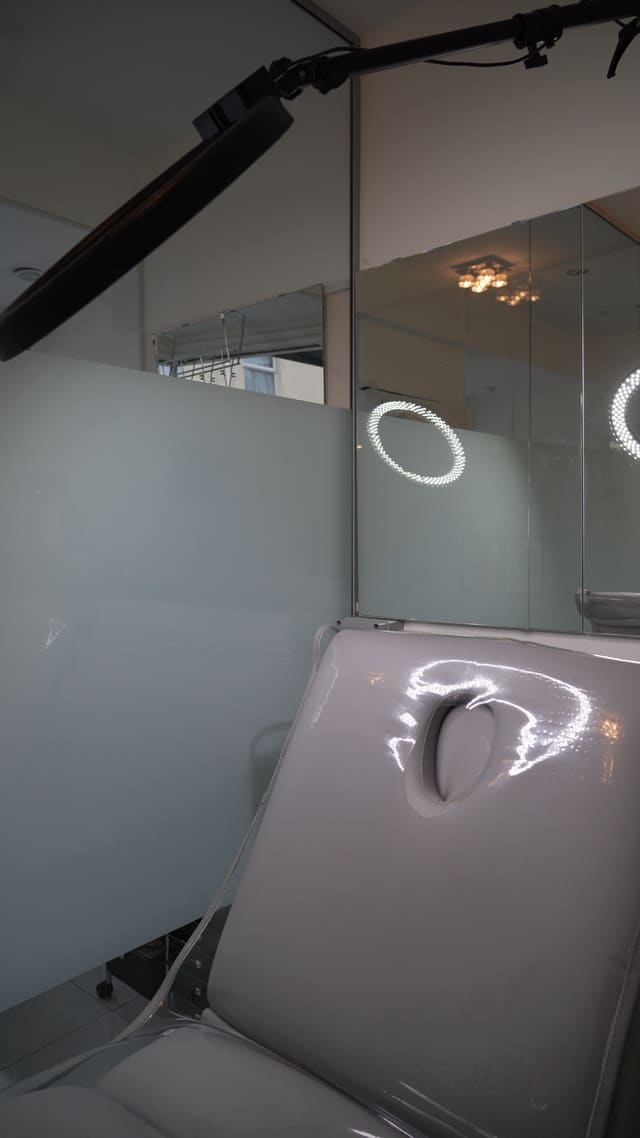 The calm treatment room at the Maldiva Aesthetics clinic in Newport